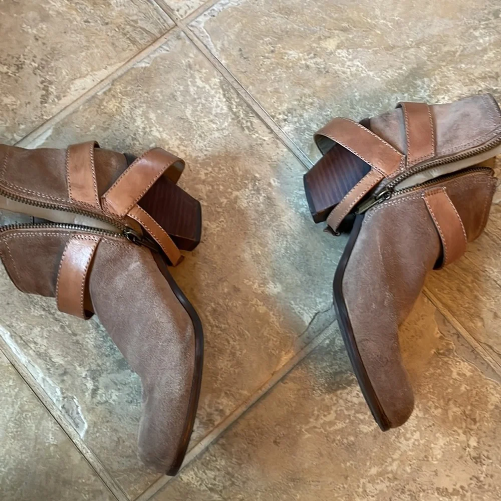 Sam Edelman short healed boots - Picture 2 of 4